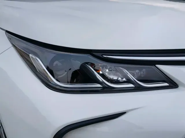 Toyota Corolla 2022 Hybrid 1.8L E-CVT Pioneer Edition — Фото автомобиля 4