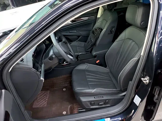 Volkswagen Passat — Фото автомобиля 14