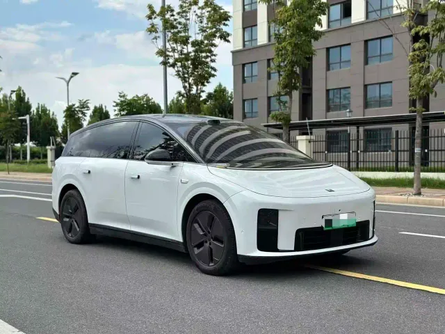 Li Auto i8 — Фото автомобиля 3
