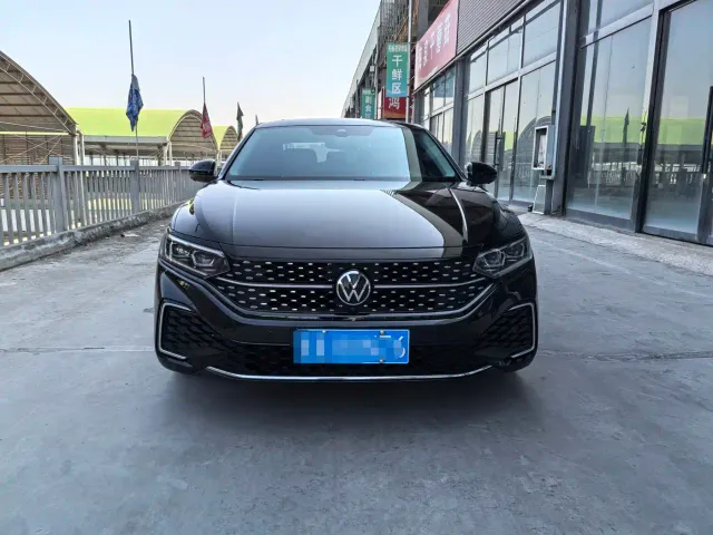Volkswagen Passat — Фото автомобиля 2