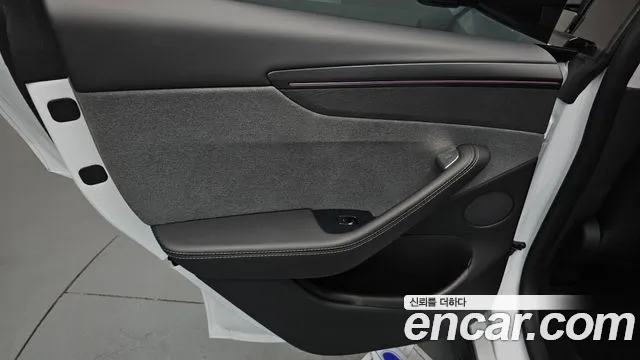 Tesla Model Y — Фото автомобиля 22