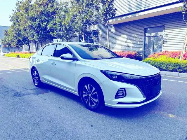 Changan Eado — Фото автомобиля 3