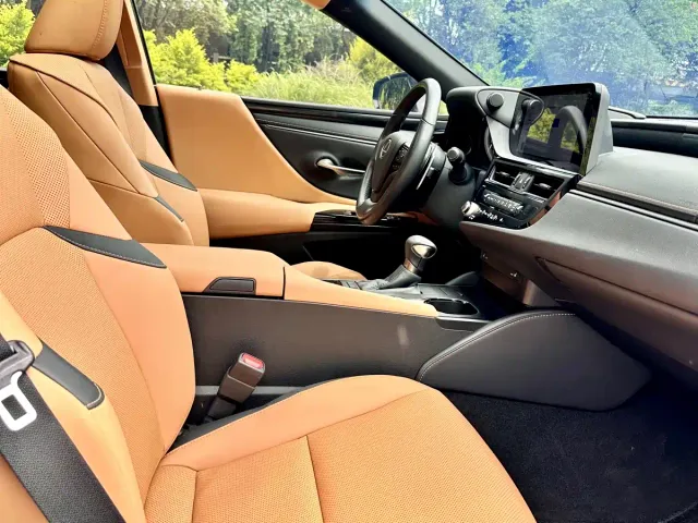 Lexus ES — Фото автомобиля 12