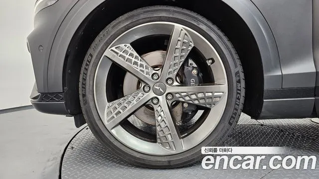 Genesis GV70 2.5T Бензин AWD — Фото автомобиля 5