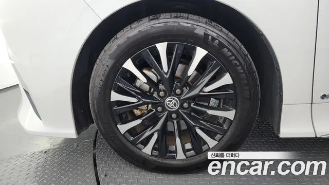 Toyota Alphard — Фото автомобиля 4