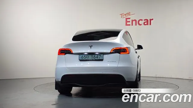 Tesla Model Y — Фото автомобиля 4