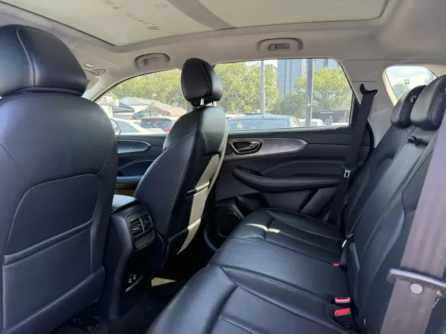 Roewe RX5 — Фото автомобиля 5