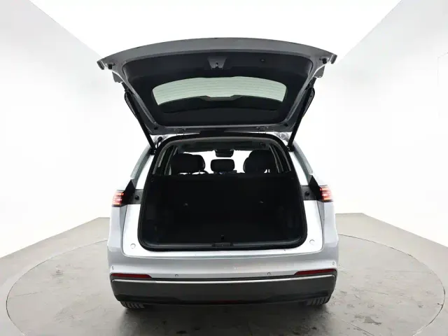 Geely Galaxy Starship 7 EM-i — Фото автомобиля 8
