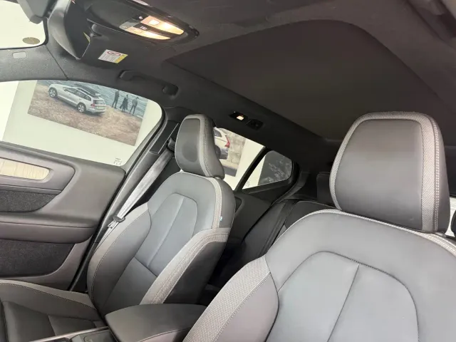 Volvo XC40 — Фото автомобиля 12