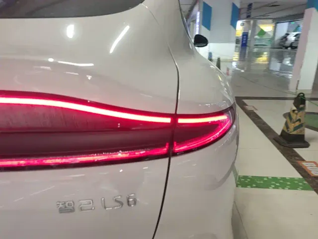IM Motors LS6 — Фото автомобиля 7