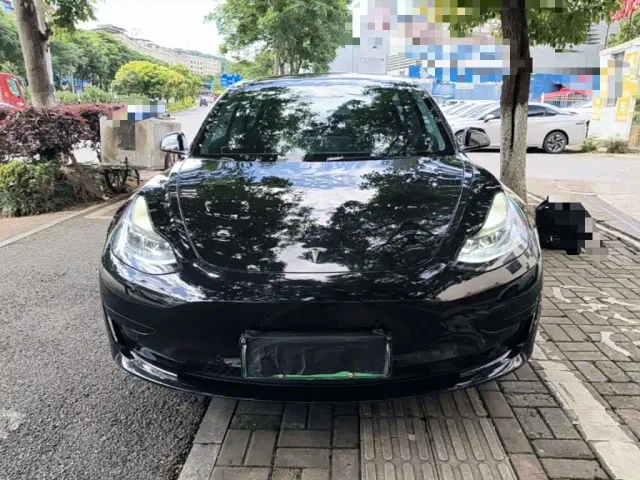 Tesla Model 3 — Фото автомобиля 2