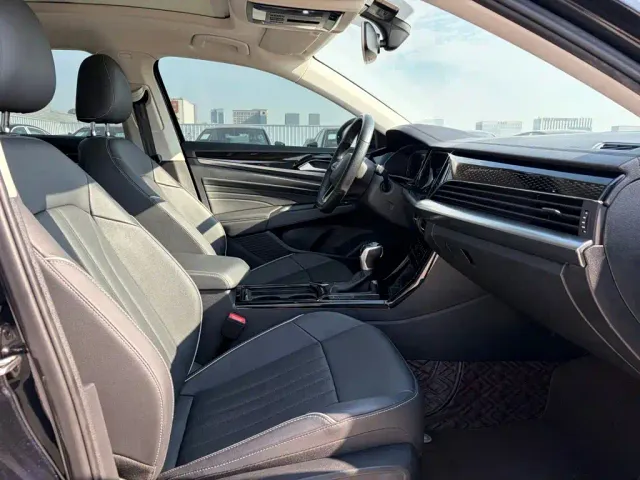 Volkswagen Passat — Фото автомобиля 15