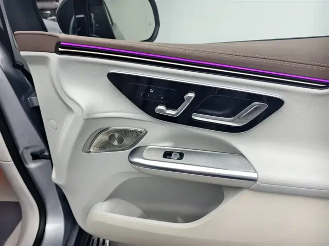 Mercedes-Benz EQE SUV — Фото автомобиля 12