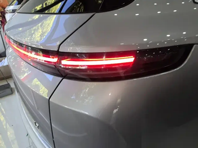 Li Auto L7 — Фото автомобиля 7