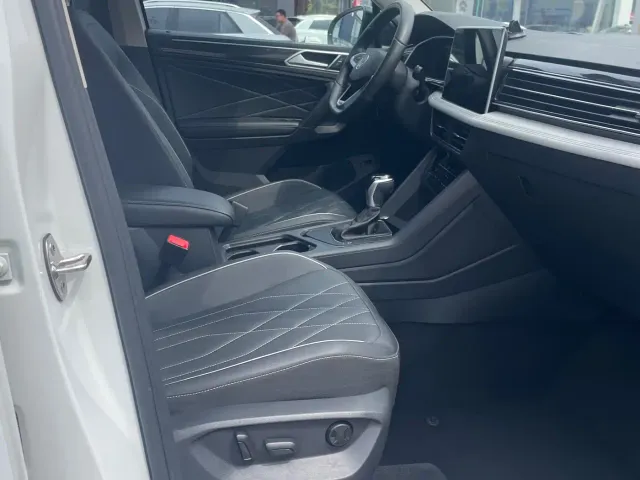 Volkswagen Tiguan L — Фото автомобиля 5
