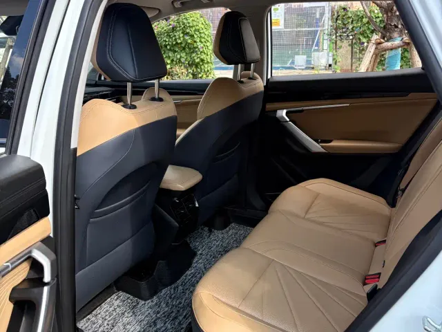 Geely Boyue L — Фото автомобиля 5