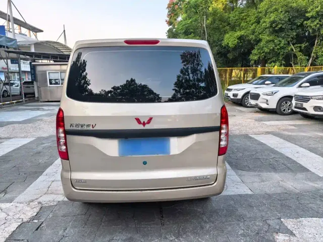 Wuling Hongguang V — Фото автомобиля 7