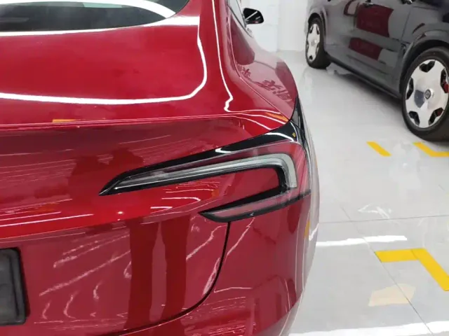 Tesla Model 3 — Фото автомобиля 7