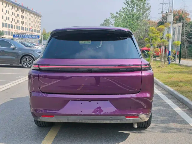 Li Auto L8 — Фото автомобиля 10