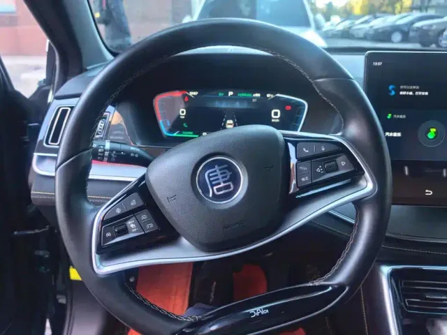 BYD Tang — Фото автомобиля 15