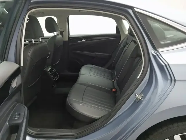 Volkswagen Passat — Фото автомобиля 15