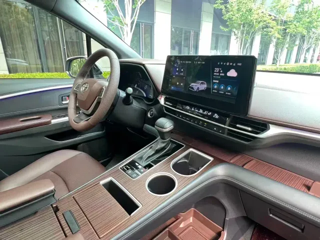 Toyota Granvia — Фото автомобиля 12