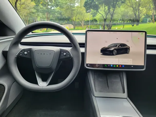 Tesla Model 3 — Фото автомобиля 17