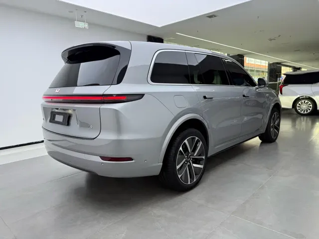 Li Auto L9 — Фото автомобиля 22