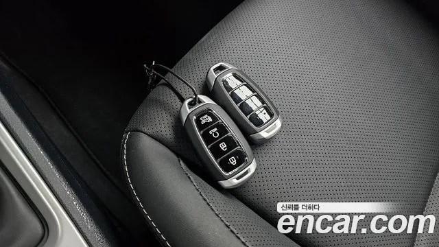 Hyundai Venue — Фото автомобиля 21