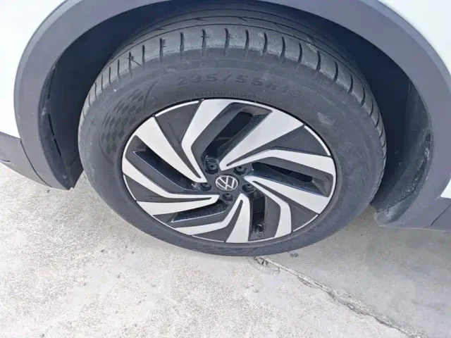 Volkswagen Tiguan L — Фото автомобиля 22