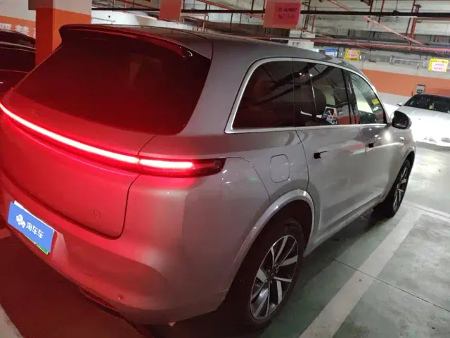 Li Auto L8 — Фото автомобиля 3