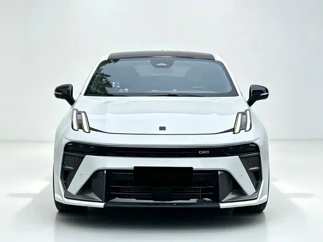 Lynk & Co 03 — Фото автомобиля 2