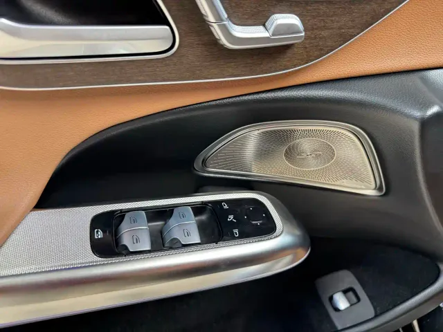Mercedes-Benz E-Class — Фото автомобиля 9