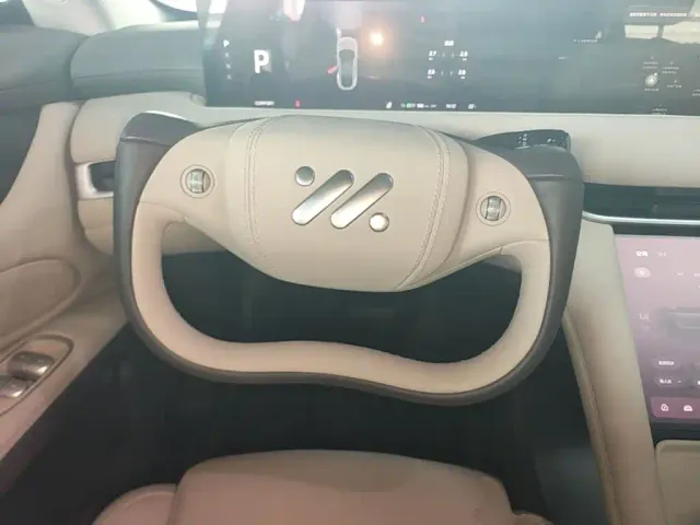 IM Motors LS6 — Фото автомобиля 10