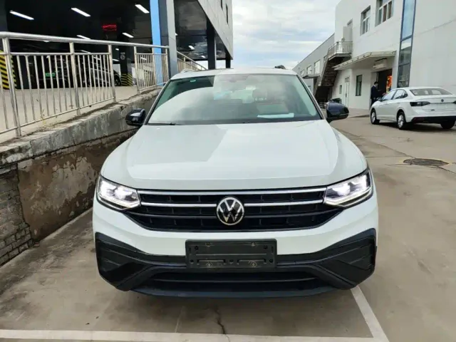Volkswagen Tiguan L — Фото автомобиля 2