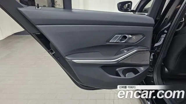 BMW 3-Series 3 серия (G20) 320i M Sport — Фото автомобиля 24