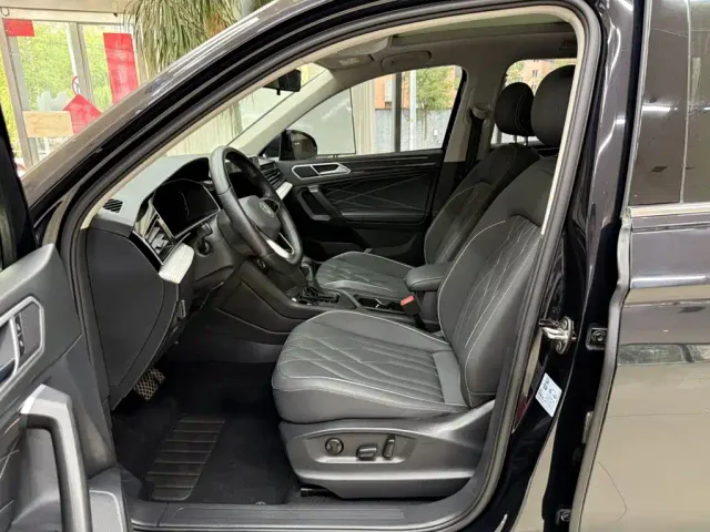 Volkswagen Tiguan L — Фото автомобиля 16