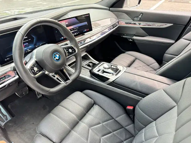 BMW i7 — Фото автомобиля 7