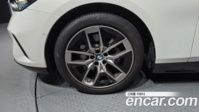 BMW 5 Series G60 — Фото автомобиля 5