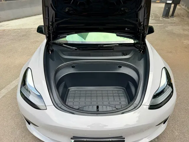 Tesla Model 3 — Фото автомобиля 15