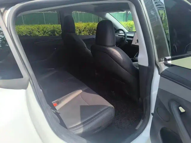 Tesla Model Y — Фото автомобиля 17