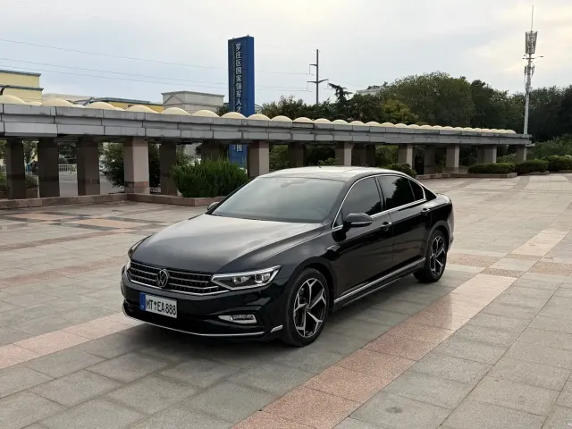 Фотография автомобиля — Volkswagen Magotan