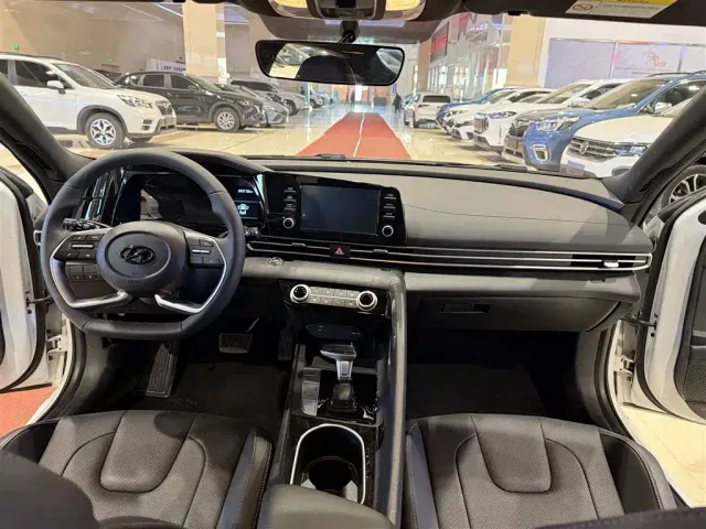 Hyundai Elantra — Фото автомобиля 6