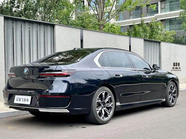 BMW 7 Series — Фото автомобиля 4