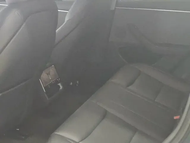 Tesla Model 3 — Фото автомобиля 6