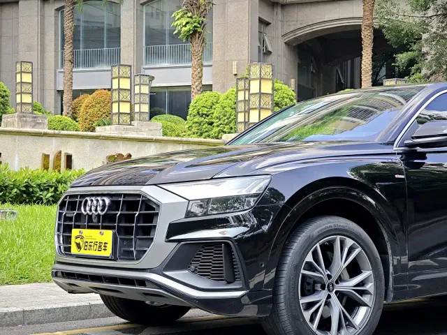 Audi Q8 — Фото автомобиля 2