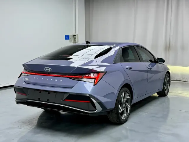 Hyundai Elantra — Фото автомобиля 15