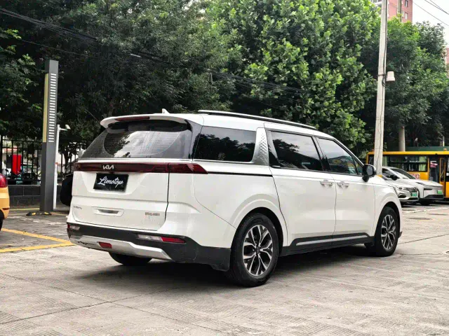 Kia Carnival — Фото автомобиля 4