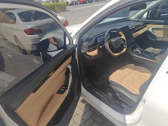 Geely Boyue L — Фото автомобиля 11