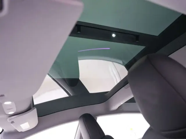 Tesla Model 3 — Фото автомобиля 23